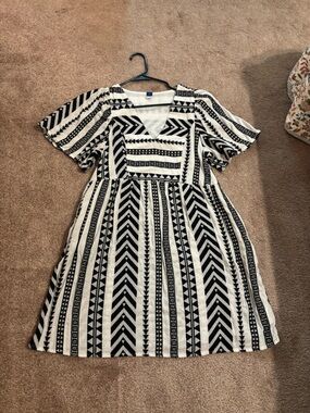 Old Navy Geometric Shift Dress